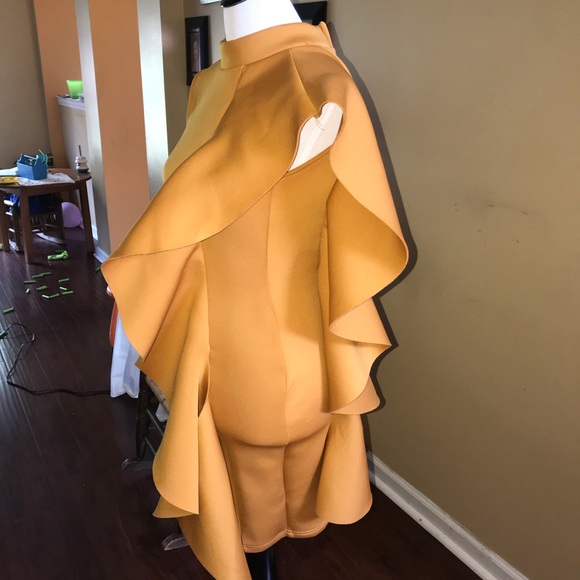 Sleeveless Ruffle Dress - Picture 2 of 3